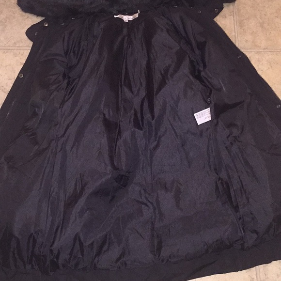 Kenneth Cole With removable Faux Fur Collar - Picture 5 of 8